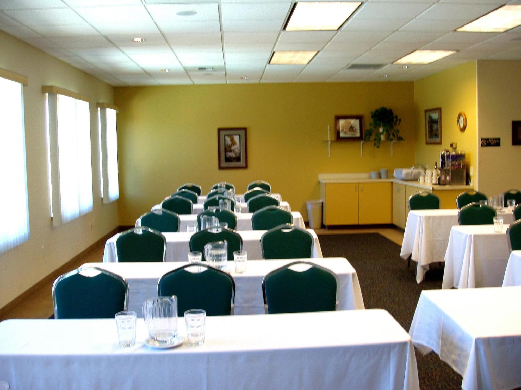 Hotel Broadway Conference Center 3*