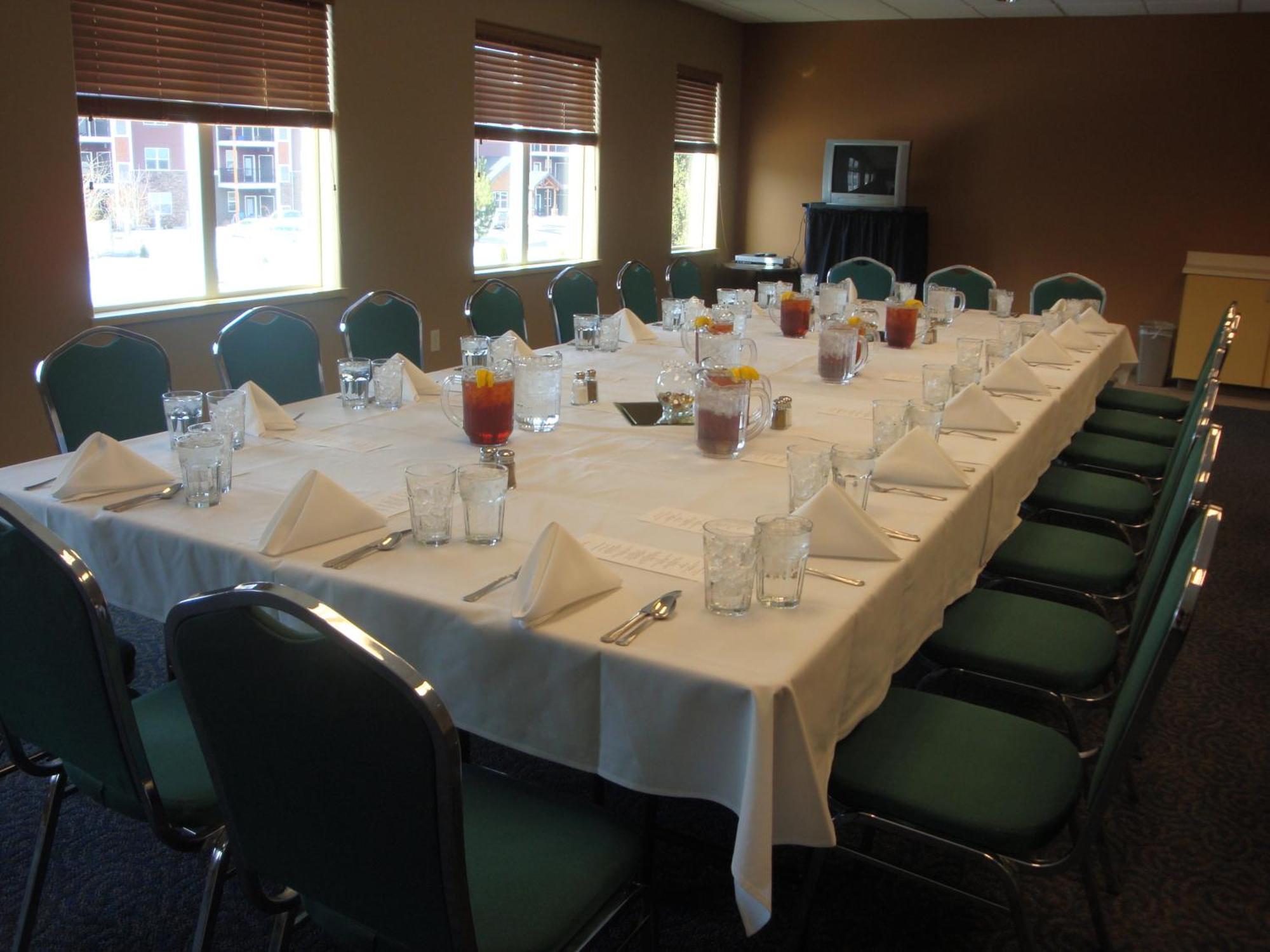 Hotel Broadway Conference Center 3*