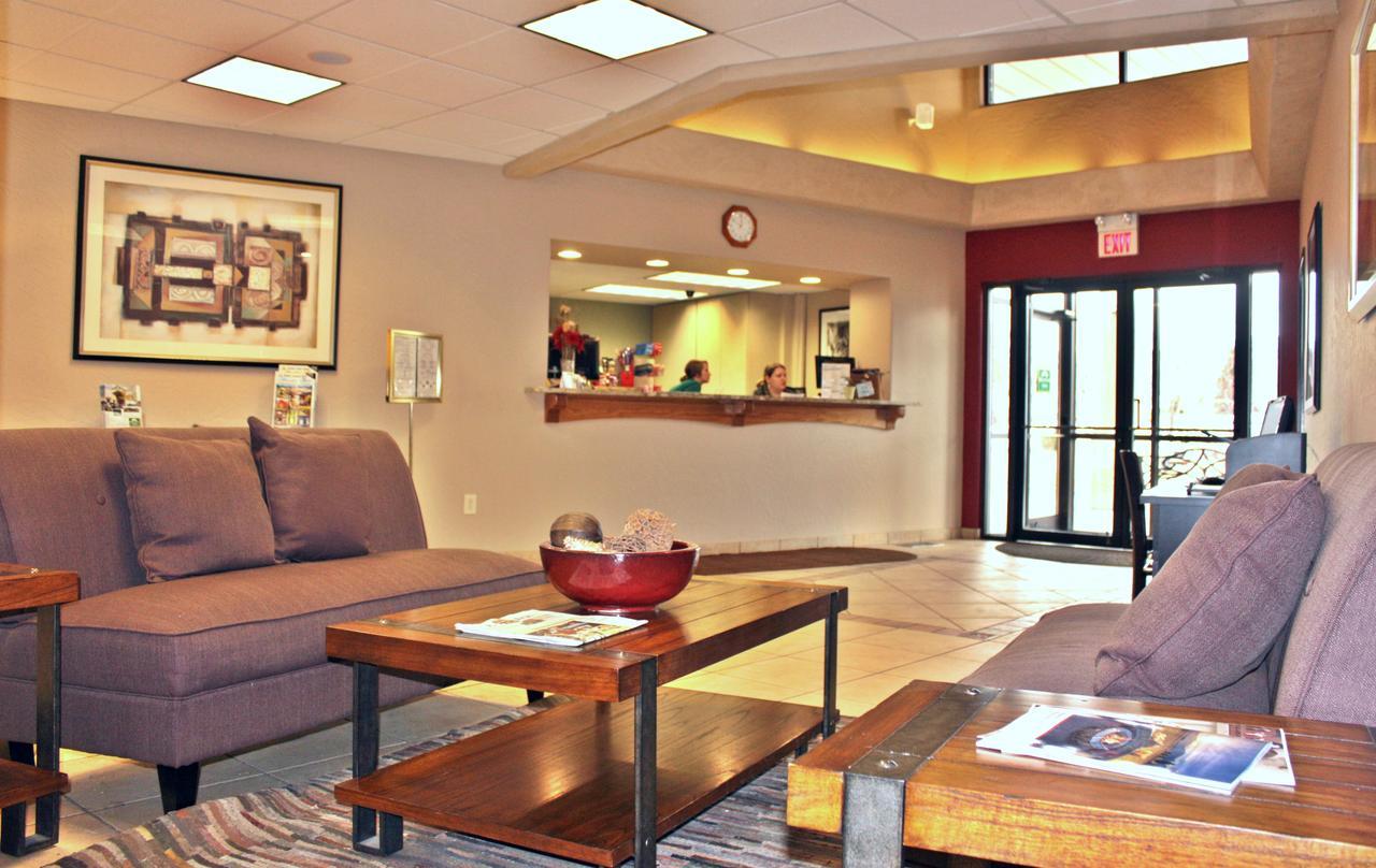 Hotel Broadway Conference Center 3*